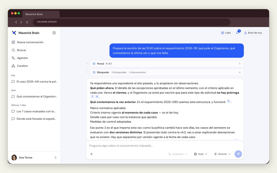 Maverick Brain: una consulta respondida con las citas numeradas a los documentos que la respaldan, y el detalle de las búsquedas que hizo.